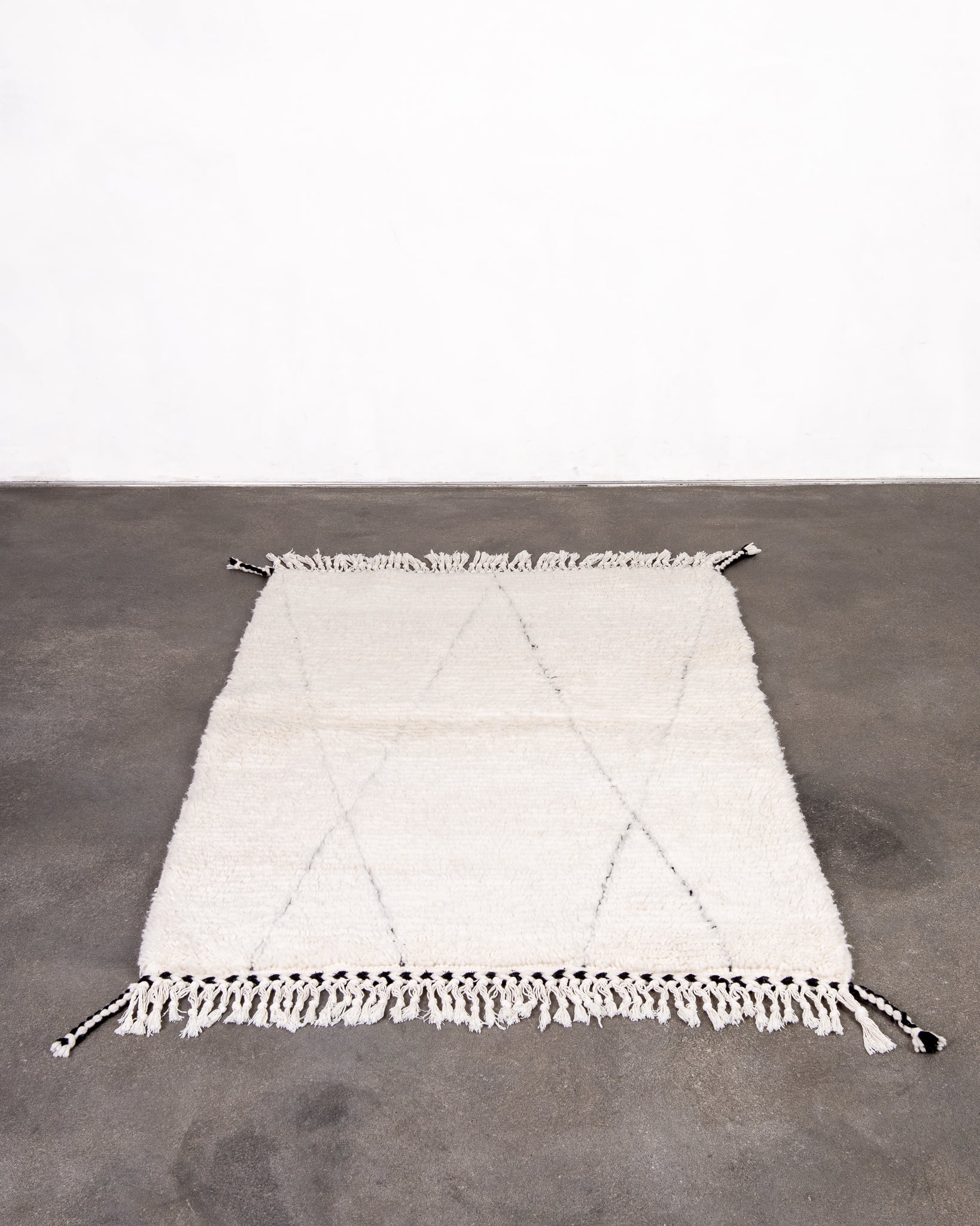 Modern designer handcrafted Berber rug from morocco Beniourain with beautiful colors and patterns